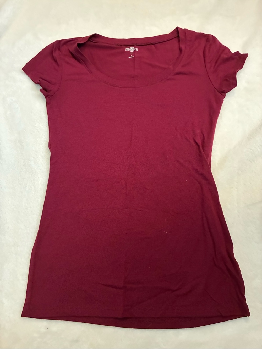 SO Women's Short Sleeve Scoop Neck Top - Burgundy Red